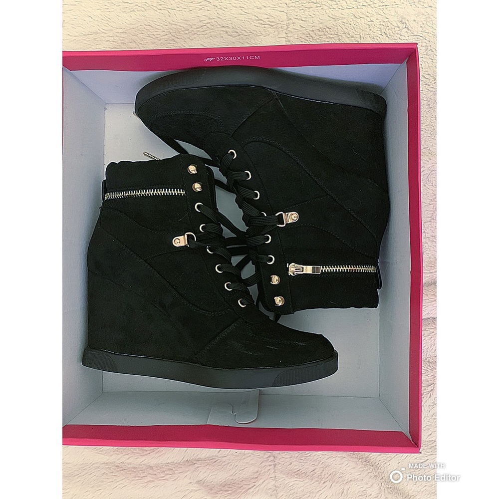 Hidden Wedge Sneaker ShoeDazle 9.5